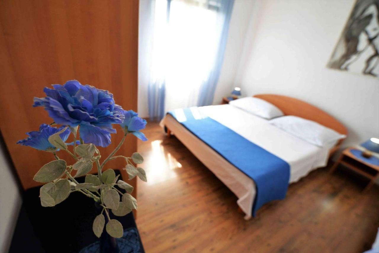 Apartment Zena Murter Buitenkant foto